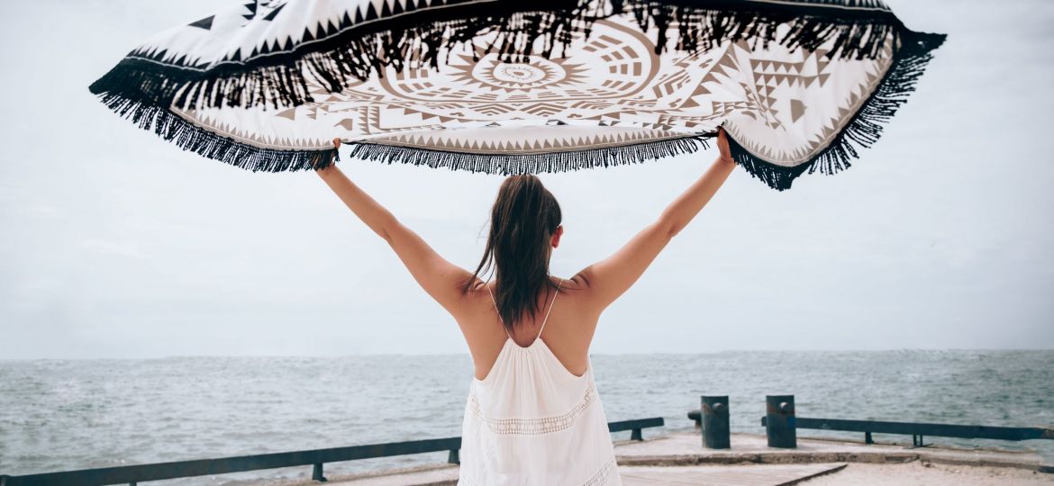 beach-towel-in-wind